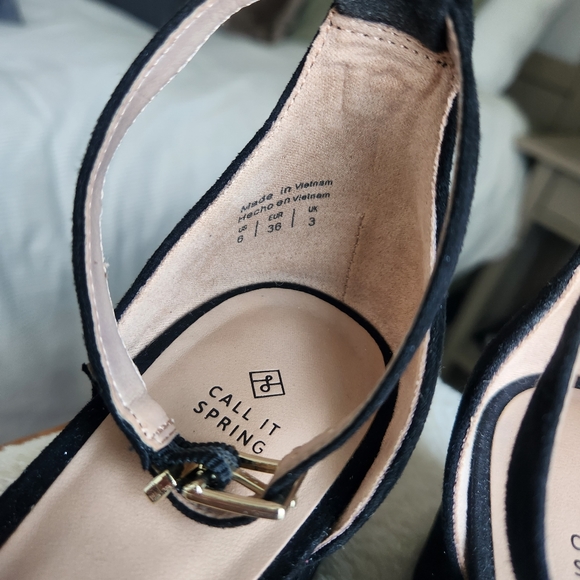 NWOT Call It Spring Suede Black Heels - Picture 5 of 8